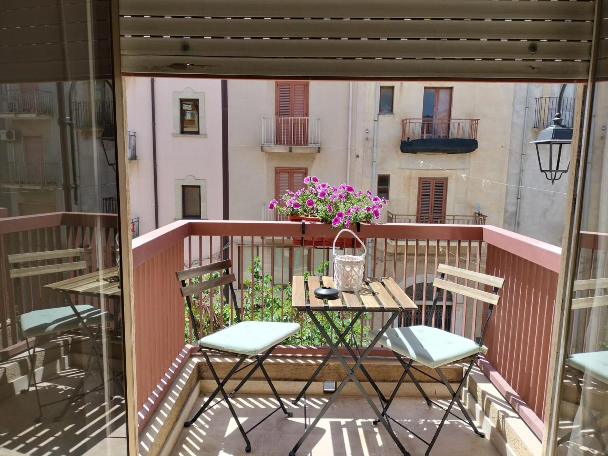 D&P Suites 1 Salemi Extérieur photo